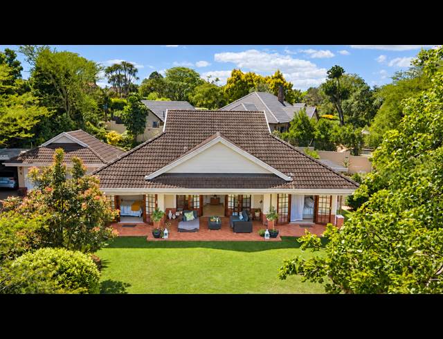 3 BEDROOM TOWNHOUSE FOR SALE IN HILLCREST CENTRAL